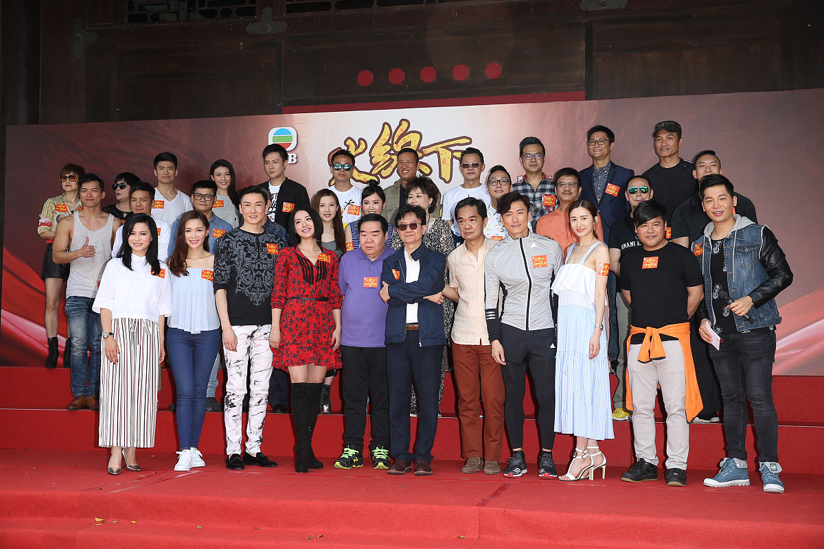 季杨杨夺冠庆功宴，六人共聚分享荣耀