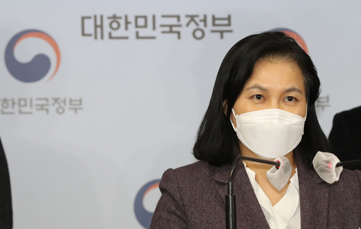 当地时间2021年2月5日,韩国首尔,俞明希出席新闻发布会.当日,韩国候选
