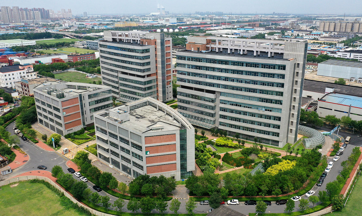 泰兴职业高级中学新址：市中心高端住宅区
