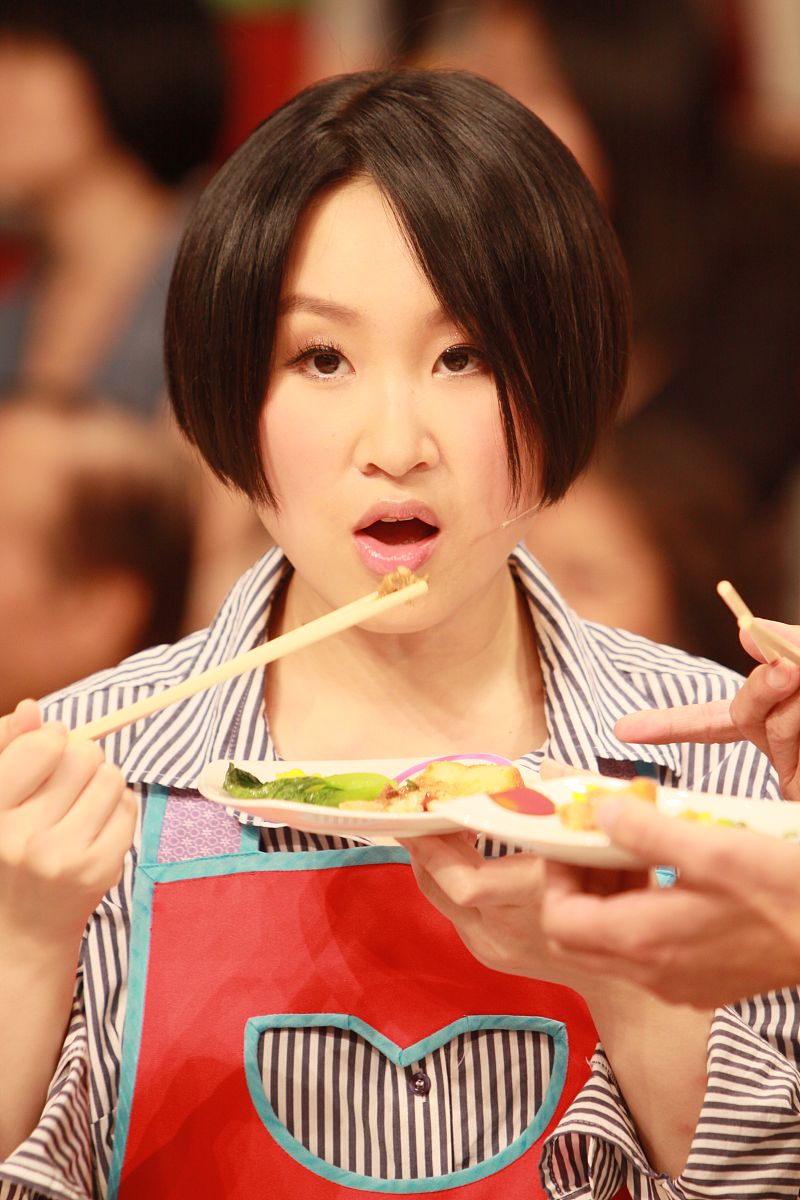 2009年6月2日,香港,tvb节目《美女厨房》录制.王菀之+++_+++节目,录制