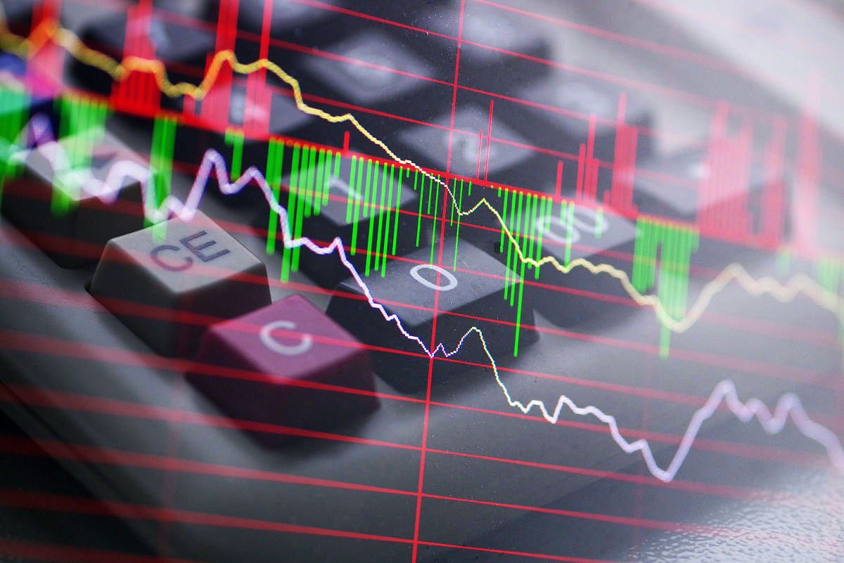 A股市场震荡下跌：上证指数收跌0.70%，权重板块拖累市场