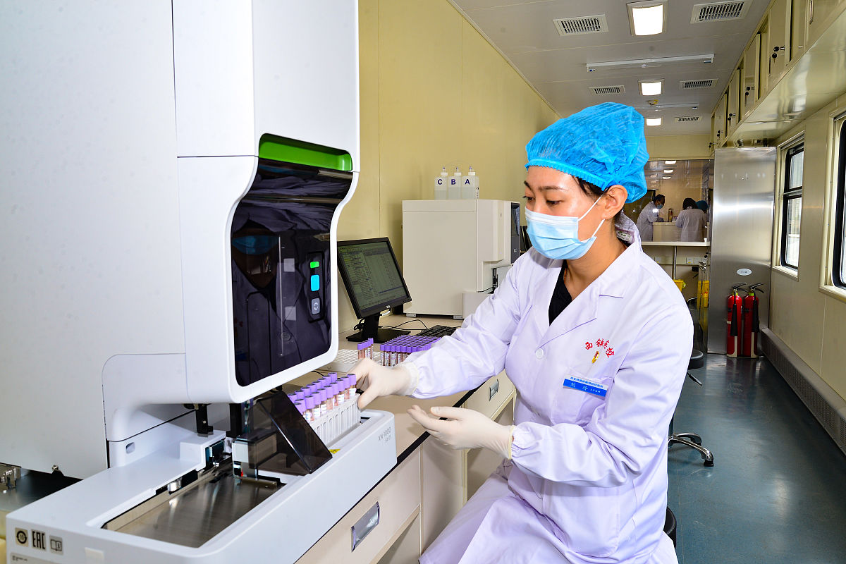 检验科与血液科联合讨论白血病专病队列与智慧实验建设问题，于本周四下午2点半到4点，请出一个会议通知