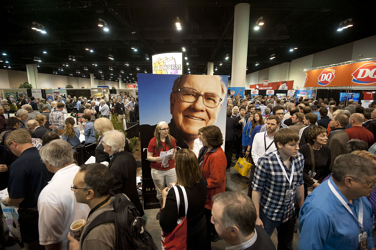帮我写一个关于巴菲特的投资历程、理念、特点总结其成功的经验或者失败的原因、启示的文章要详细一些并且加入更多的相关内容可以再详细一些并加入更多的相关内容吗再帮我丰富一下