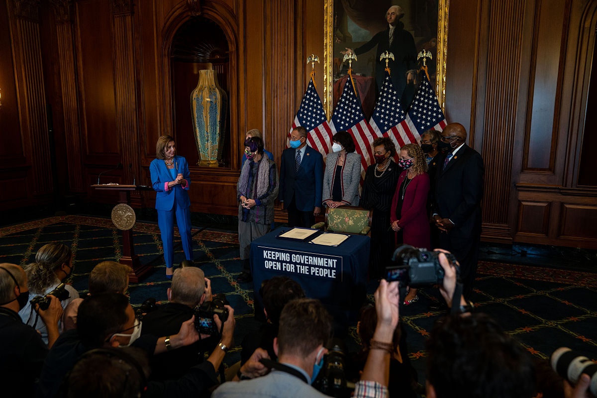 请详细比较美国参议员和美国众议员