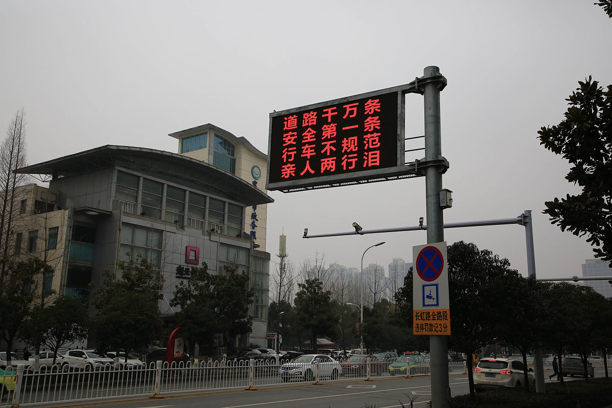 春节观影&美食：与好友共赏《流浪地球2》，体验科幻魅力