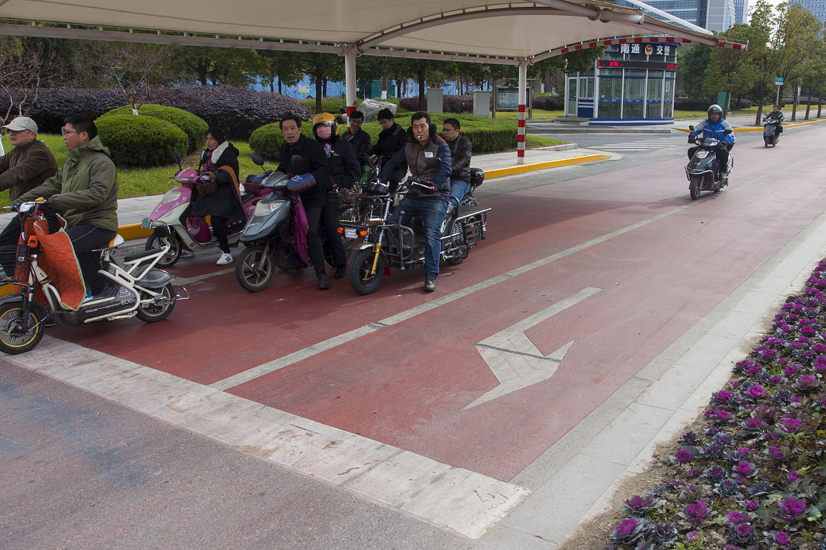 河北大学聚焦校园电动车：便捷与安全如何兼得？