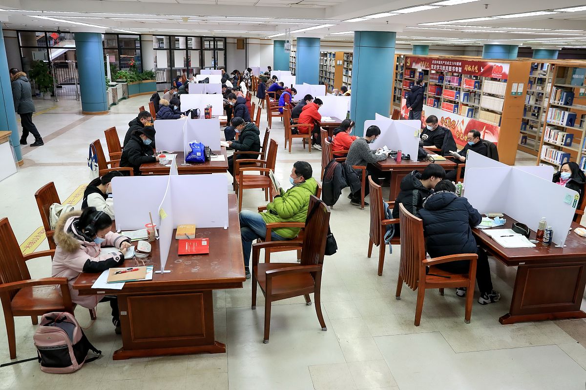 高校图书馆读者参考咨询服务岗面试的自我介绍