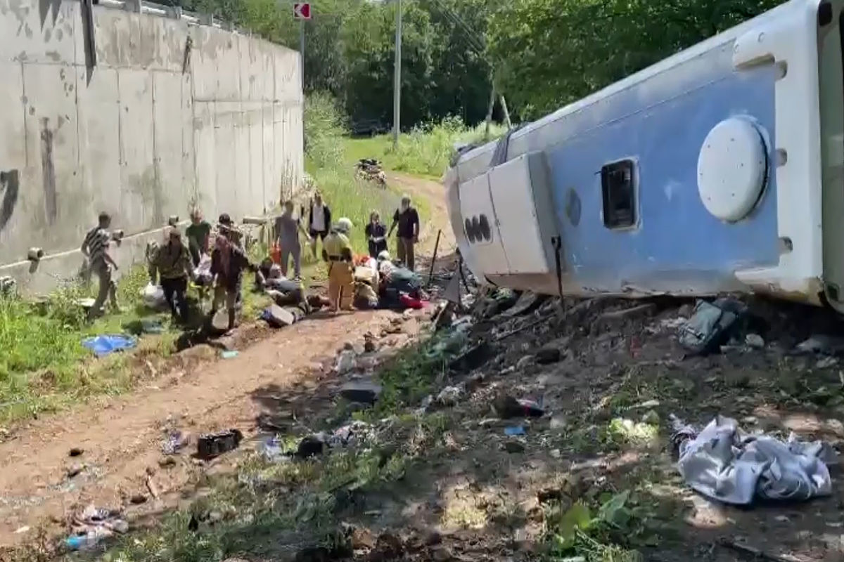 秘鲁客车坠崖事故致24死21伤：哀悼逝者，祈愿伤者康复