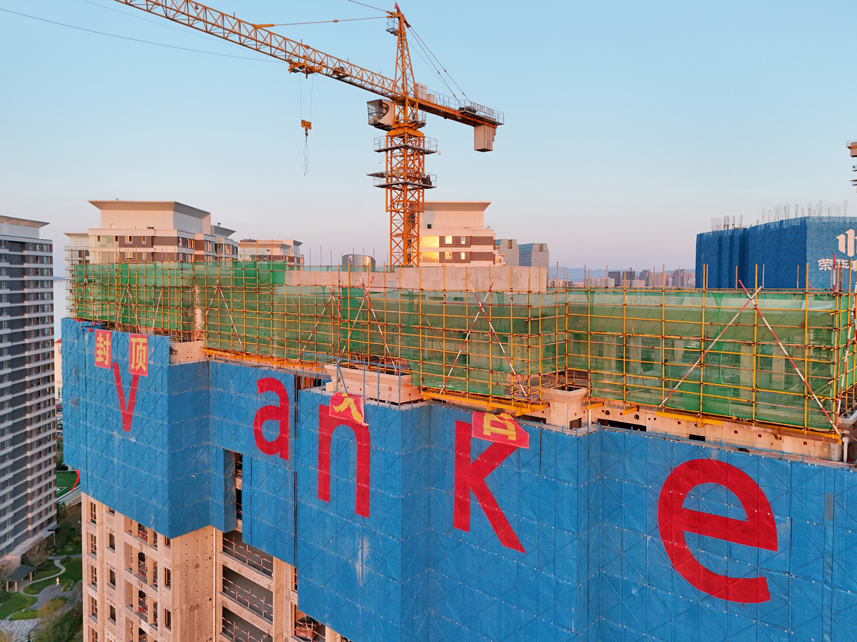 你正在撰写论文施工现场安全控制技术应用研究---以港务区绿地二期房建项目为例请总结研究意义写成一段话格式不少于300字。