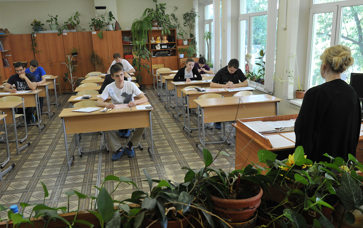 当地时间2013年5月30日,俄罗斯莫斯科,莫斯科学校学生参加国家统一考