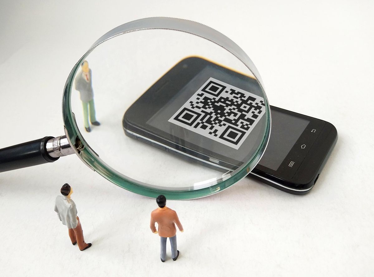 帮我写一件名为 一种手势支付系统和方法的发明专利包括背景、说明书摘要、权力要求书。满足以下要求：1权力要求书为一种手势支付系统包括：图像采集单元、图像预处理单元、特征提取单元、循环神经网络单元和手势分类单元。其中图像采集单元用于从用户的手势输入设备中获取图像数据图像预处理单元用于对图像进行预处理特征提取单元采用卷积神经网络技术对图像特征进行提取循环神经网络单元采用长短时记忆网络技术对特征序列进行处