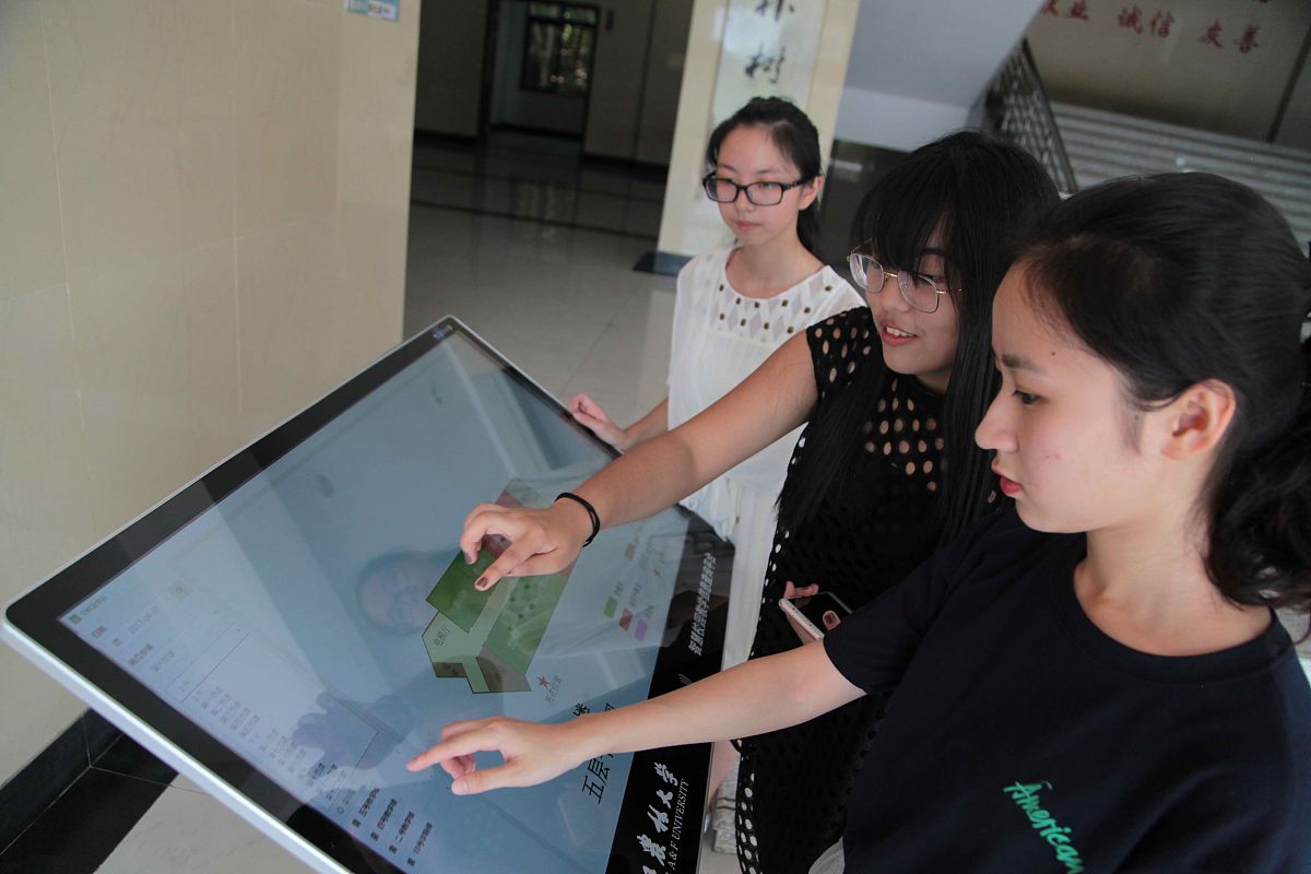 给我一份中小学校常规活动纪律维护方案主要是安排班主任和任课教师