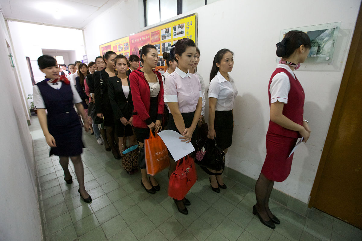 重庆高铁地勤招女生吗