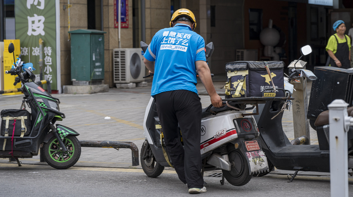 关于外卖小哥艰辛的一天 大概800字 详细讲述 感人至深