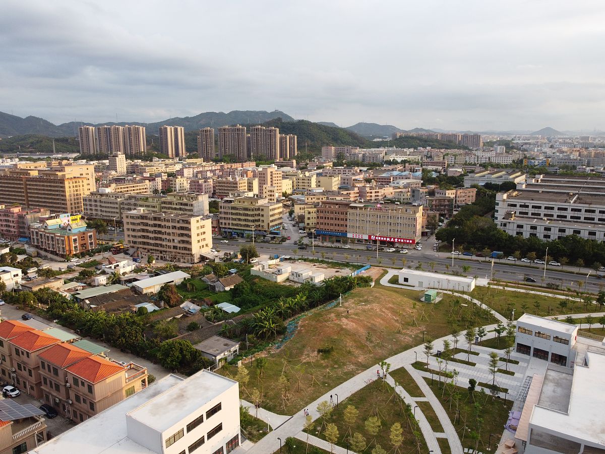 2020年5月9日,广东省东莞市清溪镇,航拍景象,公园,住宅.