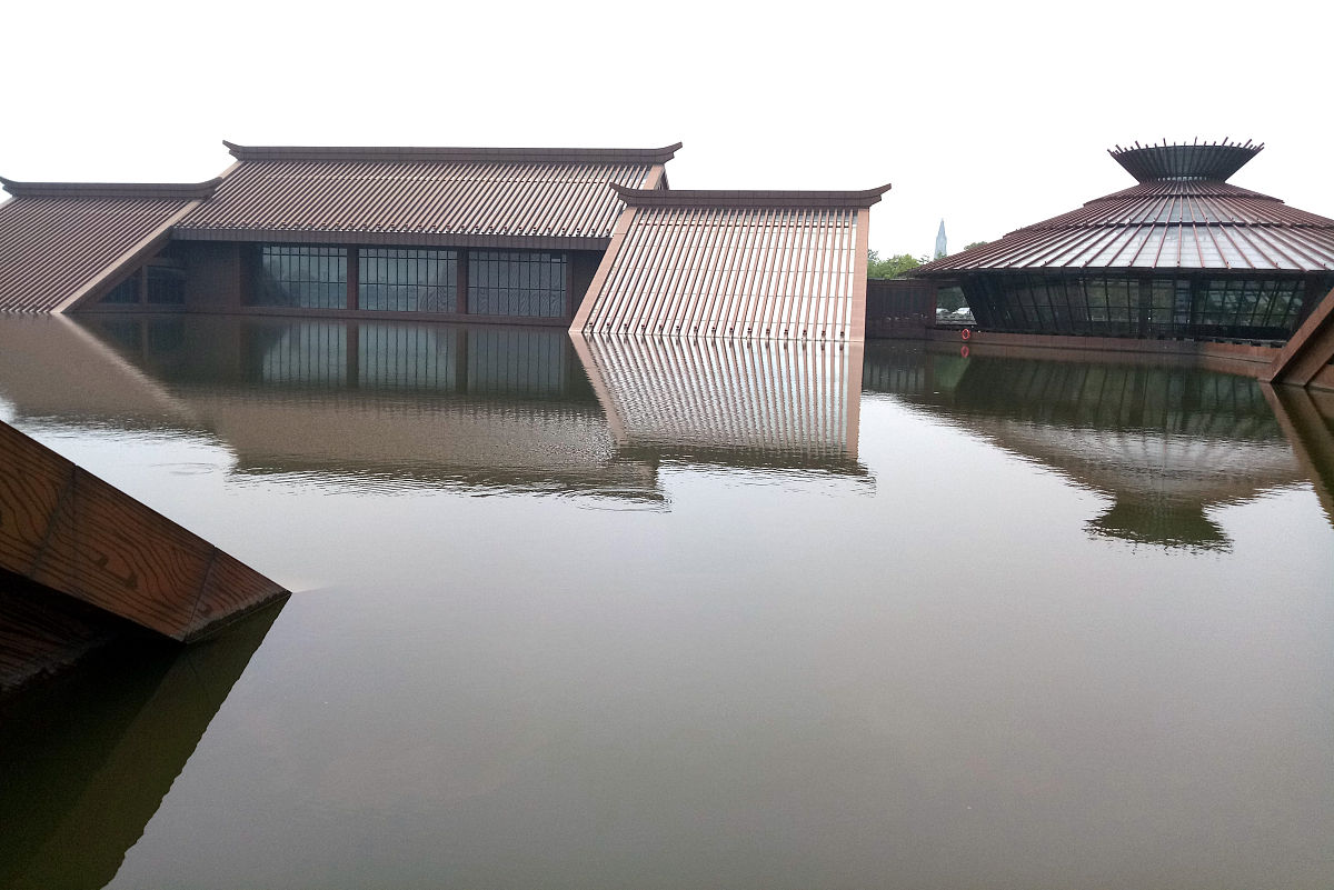 上海松江区广富林文化遗址的骨针广场