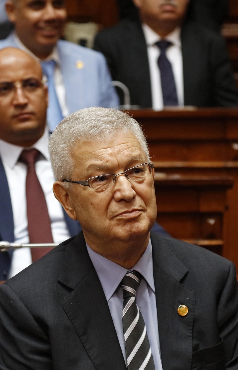 发起南海仲裁案闹剧的菲前外长突然去世外媒：死于赴美途中的短视频文案字数1