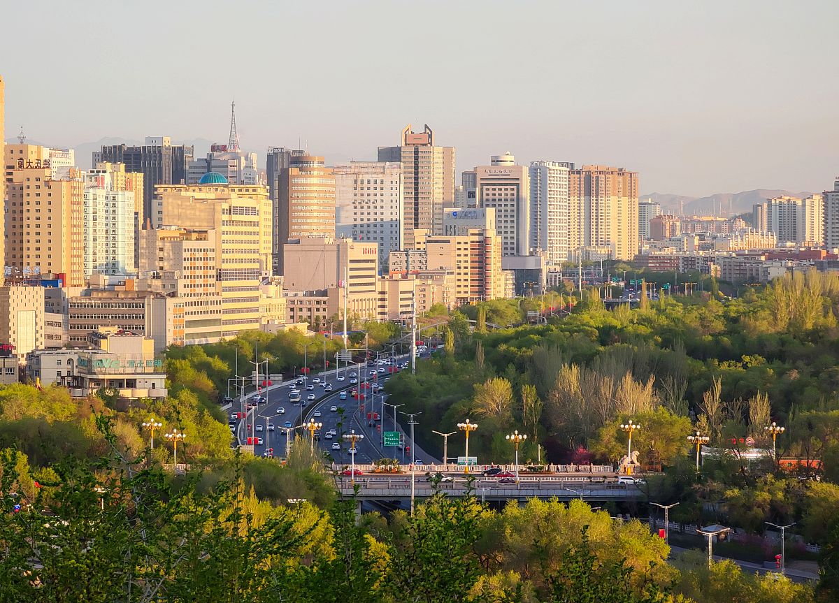 2021年4月28日,乌鲁木齐,红山公园.
