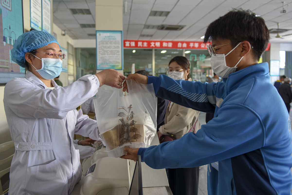 你是中国农业大学教授在申报教改项目项目的题目是食品专业卓越人才培养体系的构建与实践请写出该项目预期成果形式