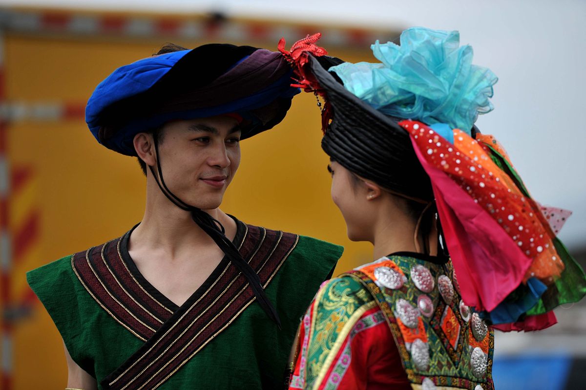 2016年5月14日,贵阳花溪高坡乡,苗族群众欢度"四月八"活动.