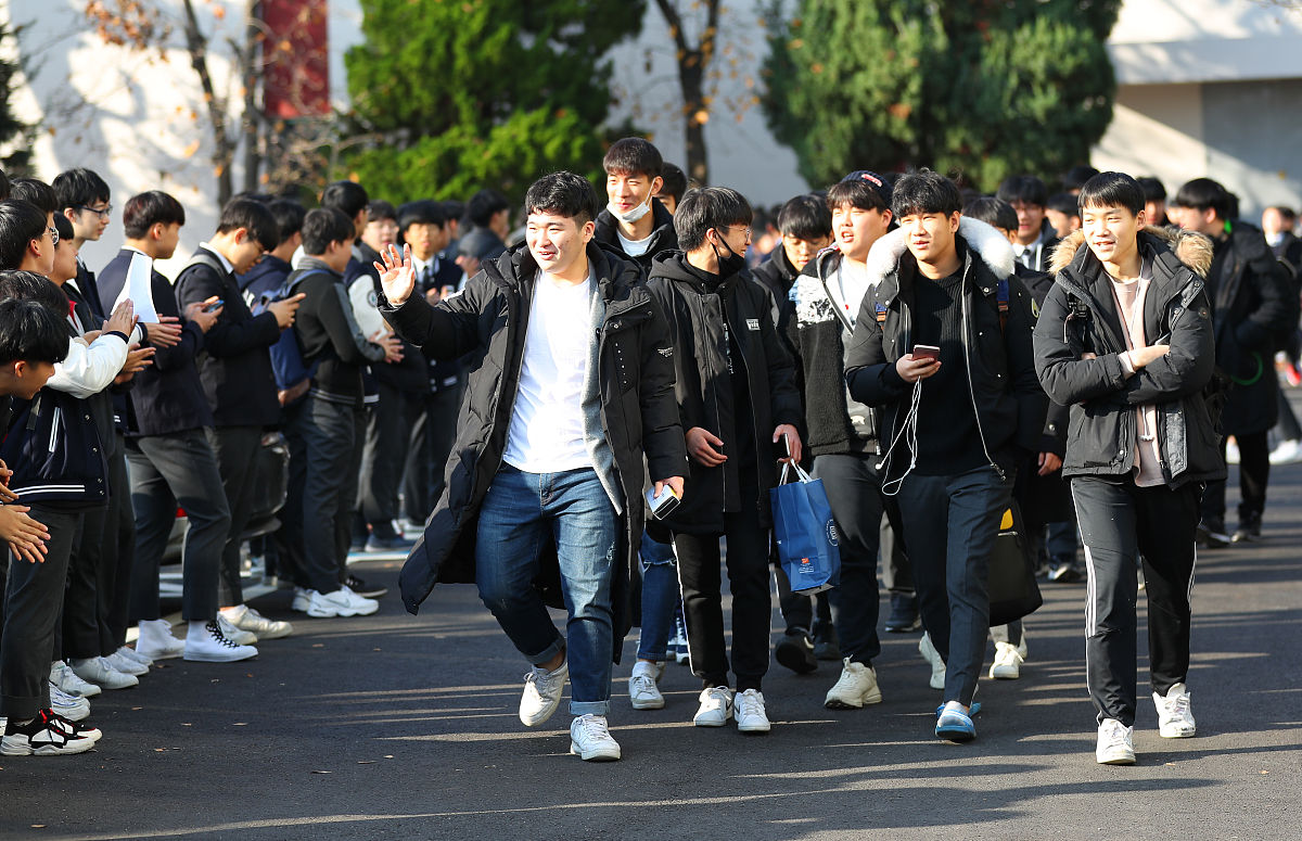 河北的卫校报名要带什么-好麽