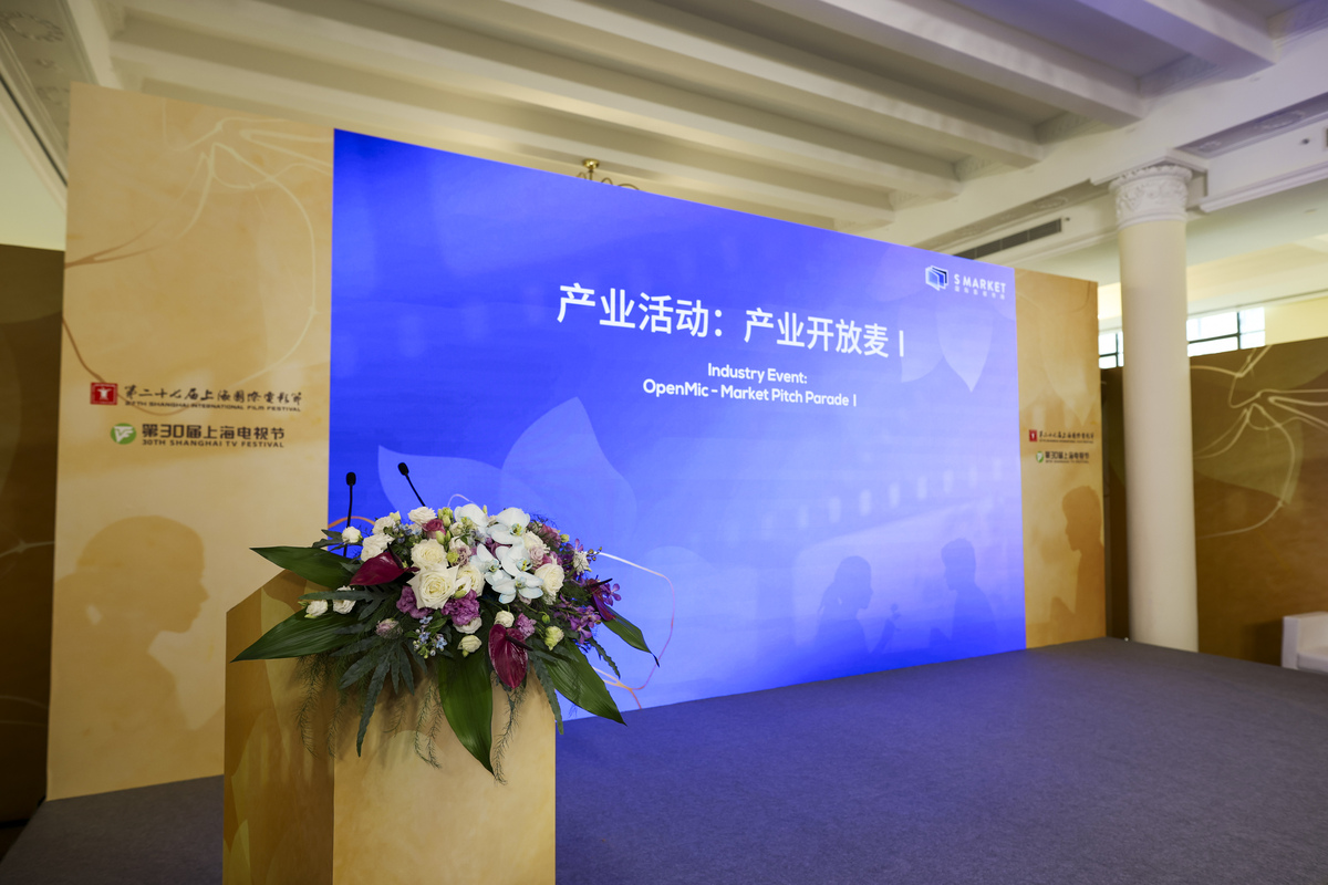 新品发布会筹备：两位秘书的忙碌日常