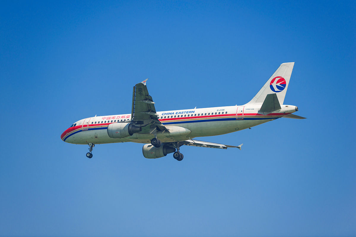新乡航空学校招生专业有哪些？空中服务、飞行服务等专业前景好吗？