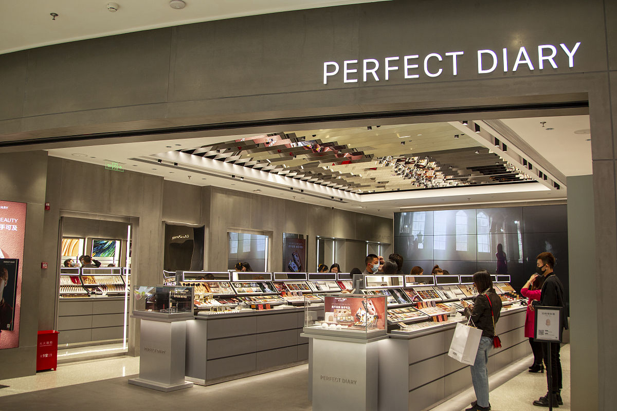 美宝莲 VS 完美日记：结构属性对比分析