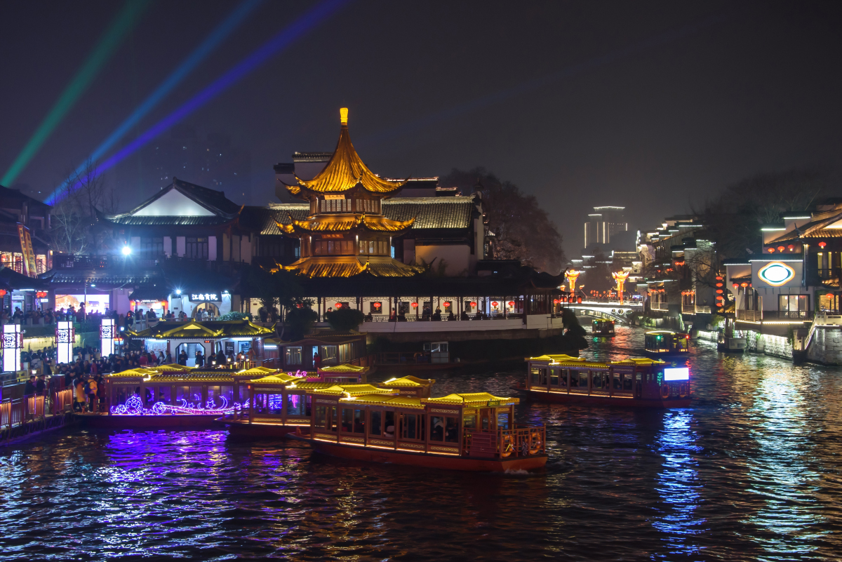 南京秦淮河夜游,美食与历史的邂逅