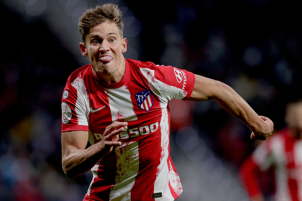 翻译这句古文：君曰：凡百有儿在翁第自卫摄毋忧贫时君年才逾冠耳