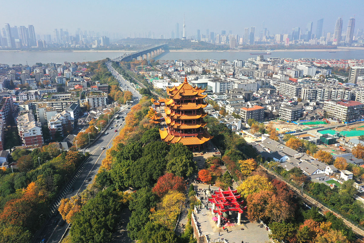 2021年11月27日,武汉,黄鹤楼周边建筑风光.