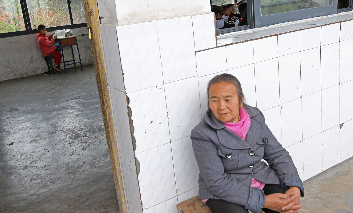 出一道小学二年级知识范围内的有难度的数学思维题题目需要同时涉及语文、数学、历史的学科内容最后答案必须是一位数请同时给出解题过程。