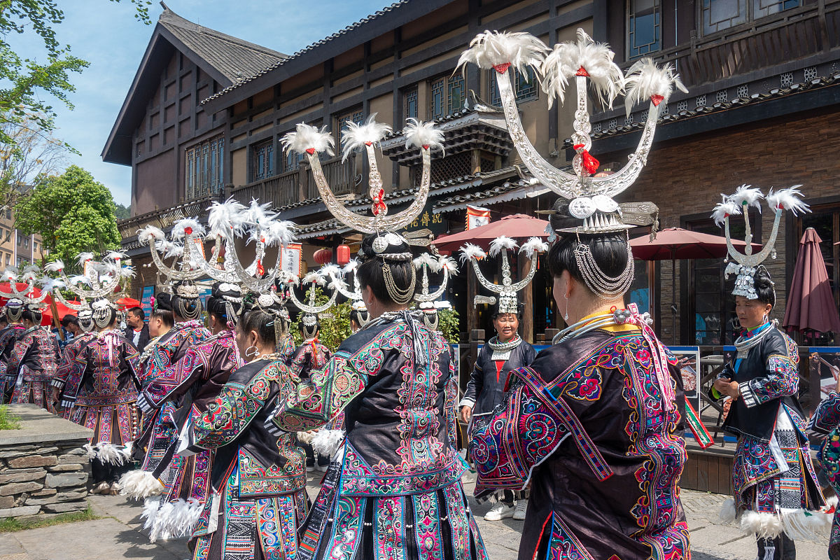 2021年5月1日,五一小长假第一天,贵州黔东南丹寨万达小镇,当地苗族,侗
