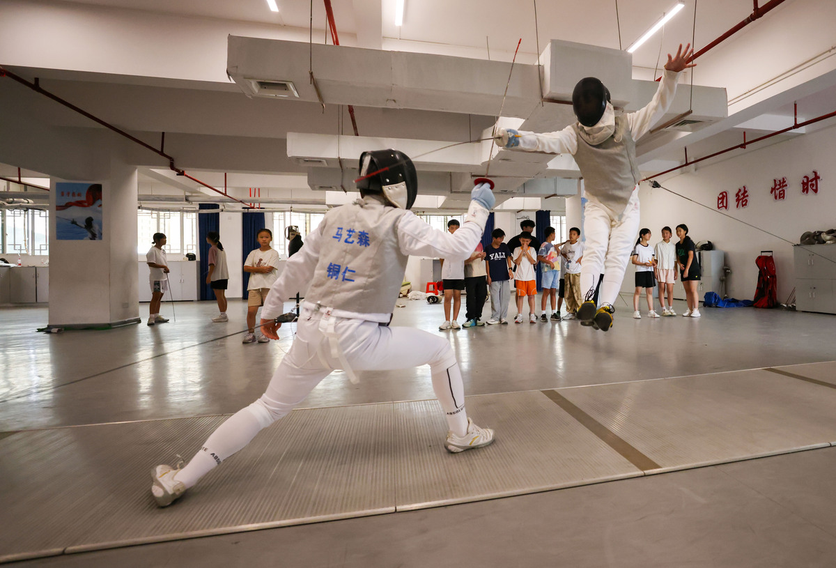 上海立信会计金融学院击剑队体育新闻报告