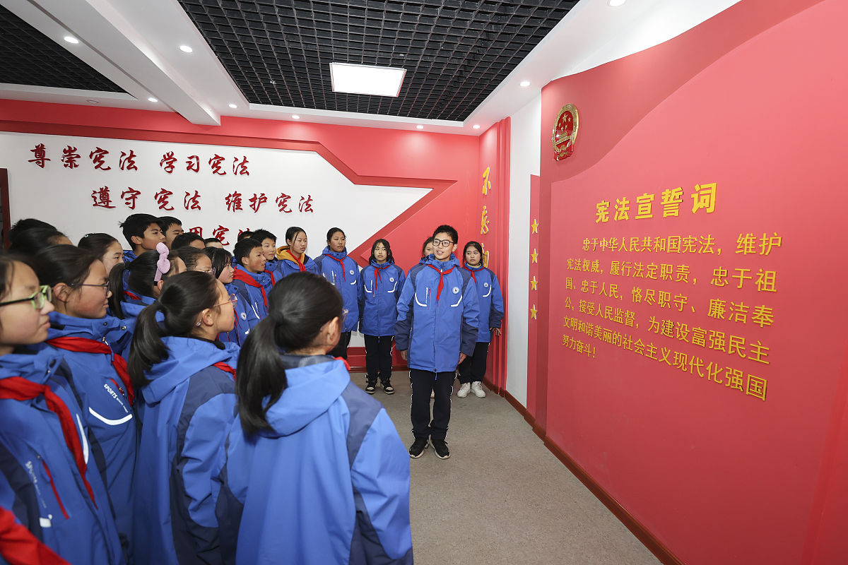 写15道关于宪法知识竞赛的多选题带答案