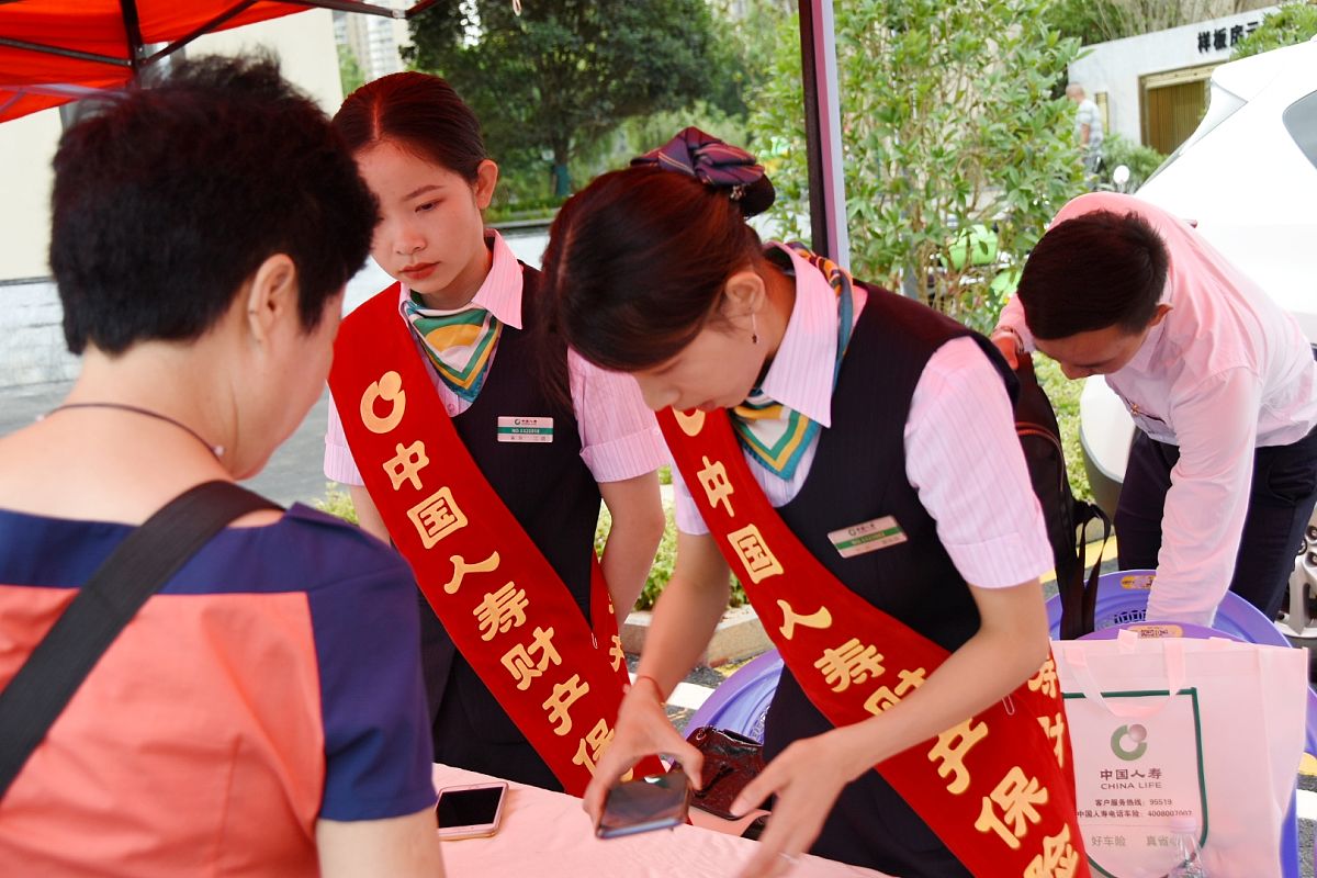 迎大运省会，银行机构提升服务质量，展现文明形象