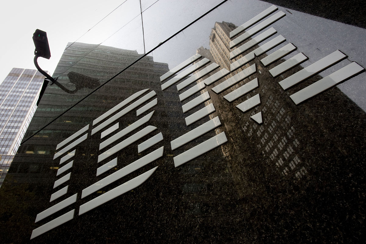2011年11月14日,美国纽约,ibm办公大楼."股神"巴菲特当天在接受cnbc采