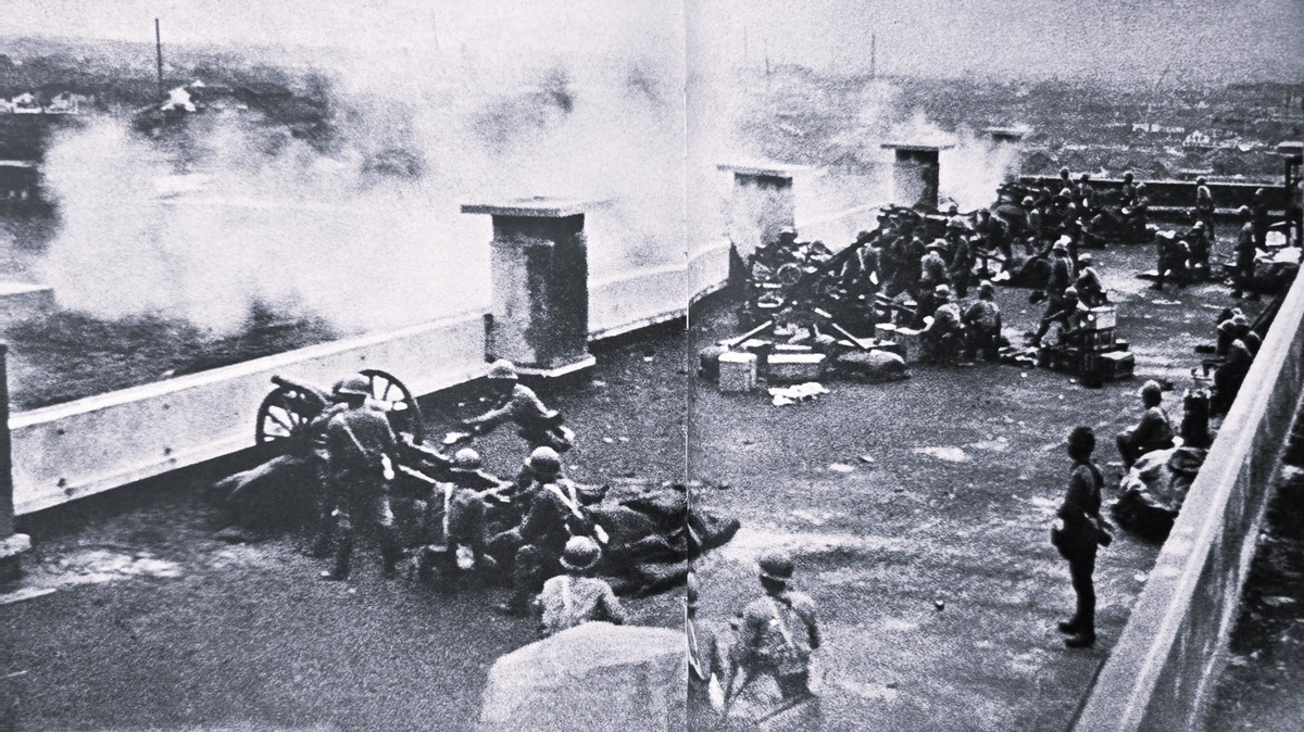 帮我写几条七七事变的7字对联要求高水平对仗工整词性相同表达抗日战士的大义凛然和中华人民的伟大复兴