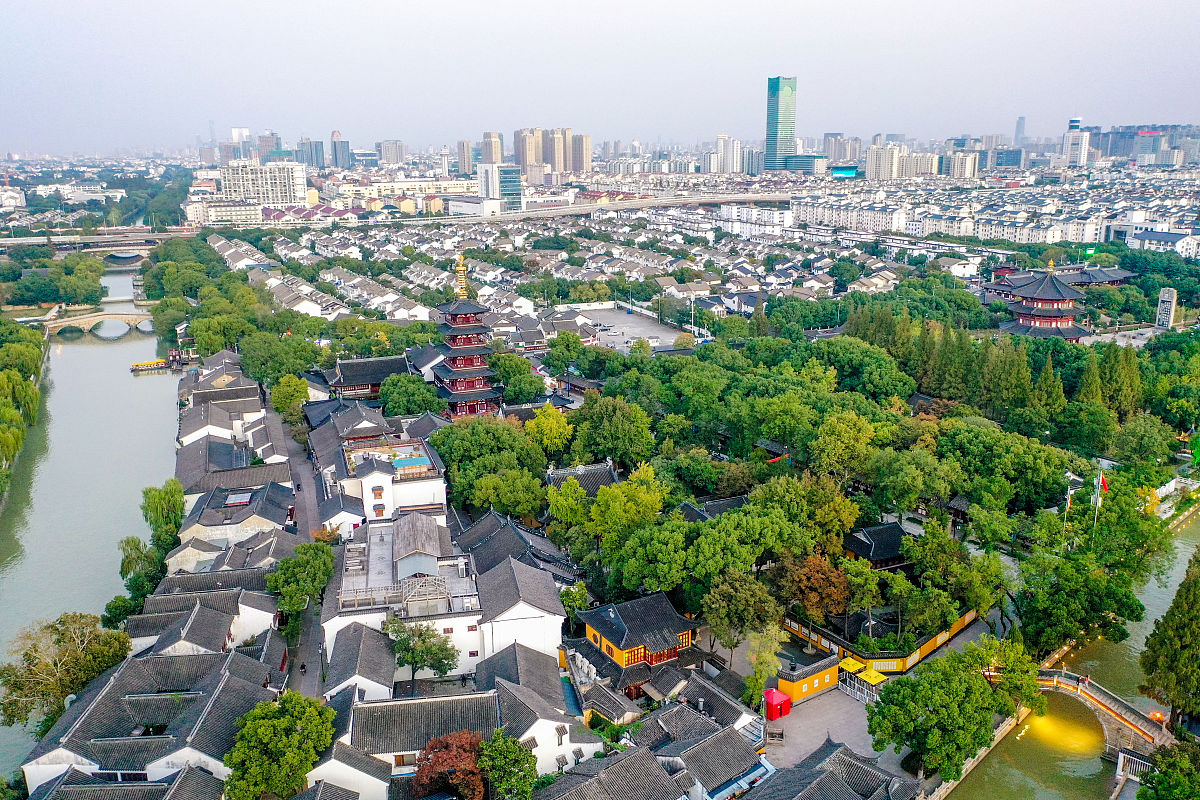 2021年10月29日,江苏苏州,航拍寒山寺.