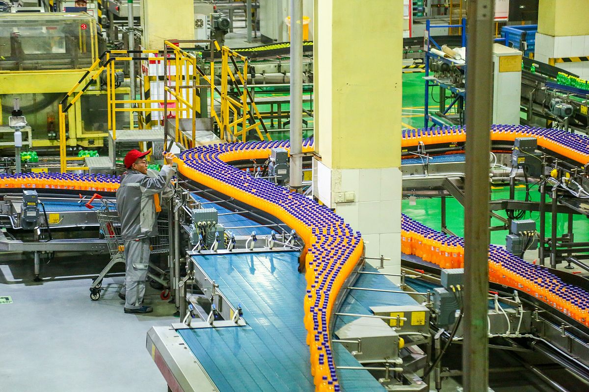 工厂里传输可口可乐的机器叫什么