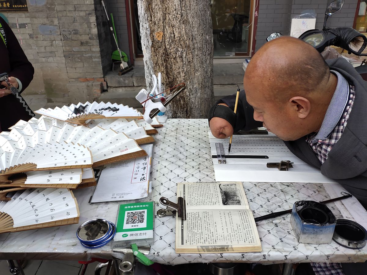 我做的毕业设计是关于咸阳老街文化脉络与街区形象为主的桌游设计，可以给我的设计起一个好听的名字吗