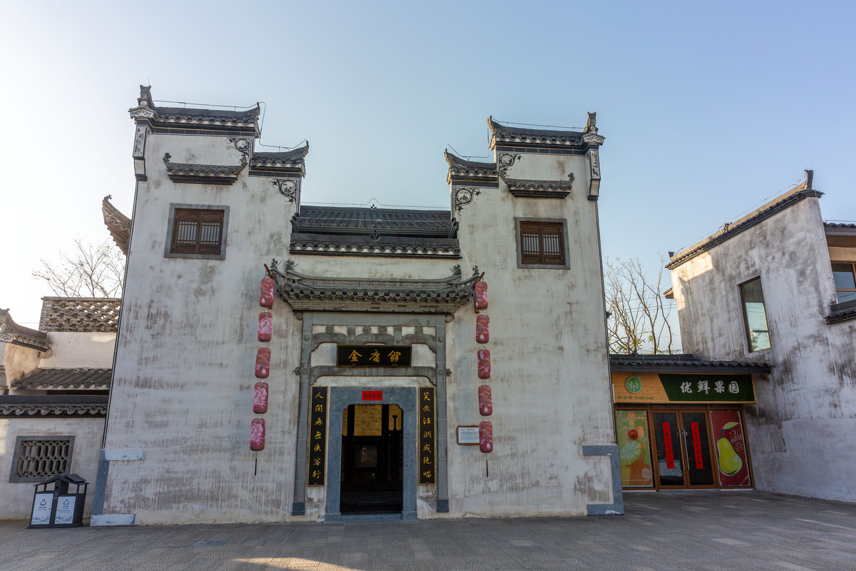 写一下关于宏村宗族文化、祠堂的纪录片解说词