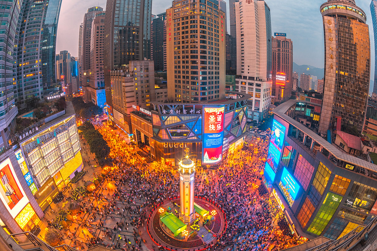 使用旅游博主的口吻写篇500字重庆的购物之旅：探索重庆的购物热点和特色商品