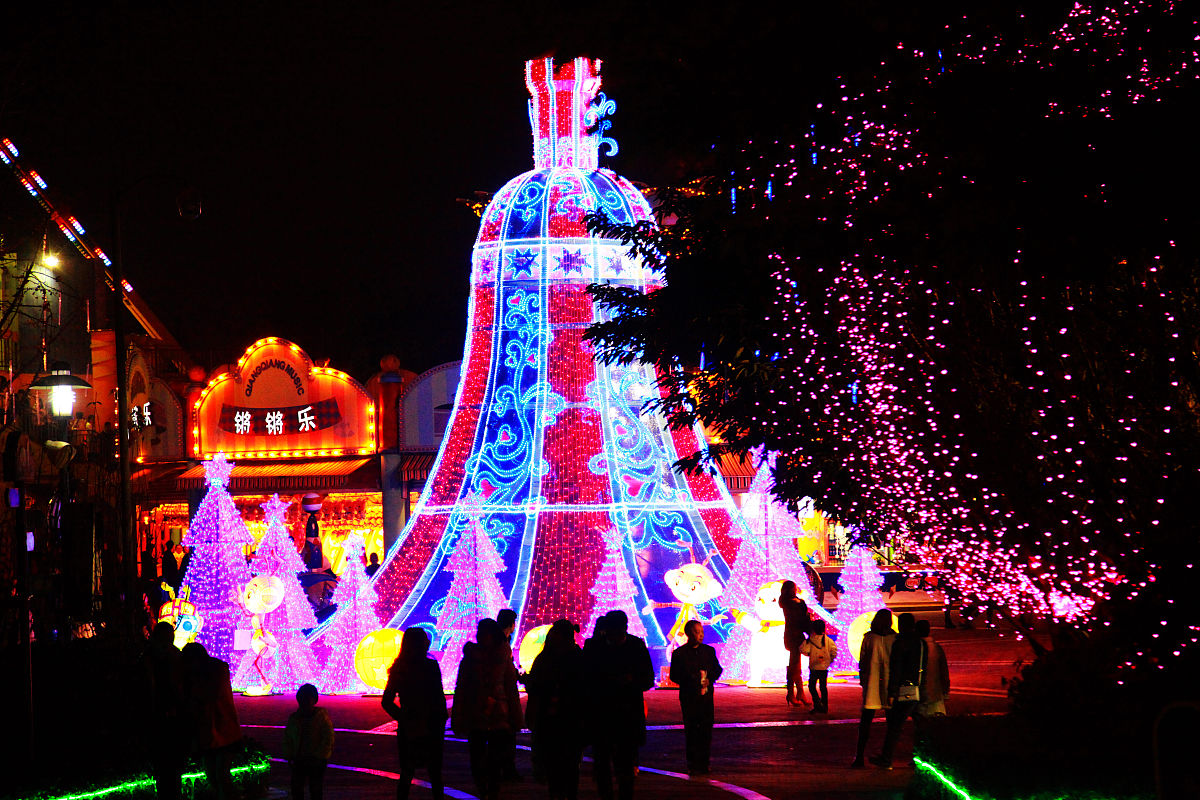 你好我今天和穿着JK的女朋友去南京欢乐谷玩玩的很开心请作文用来记录这一天