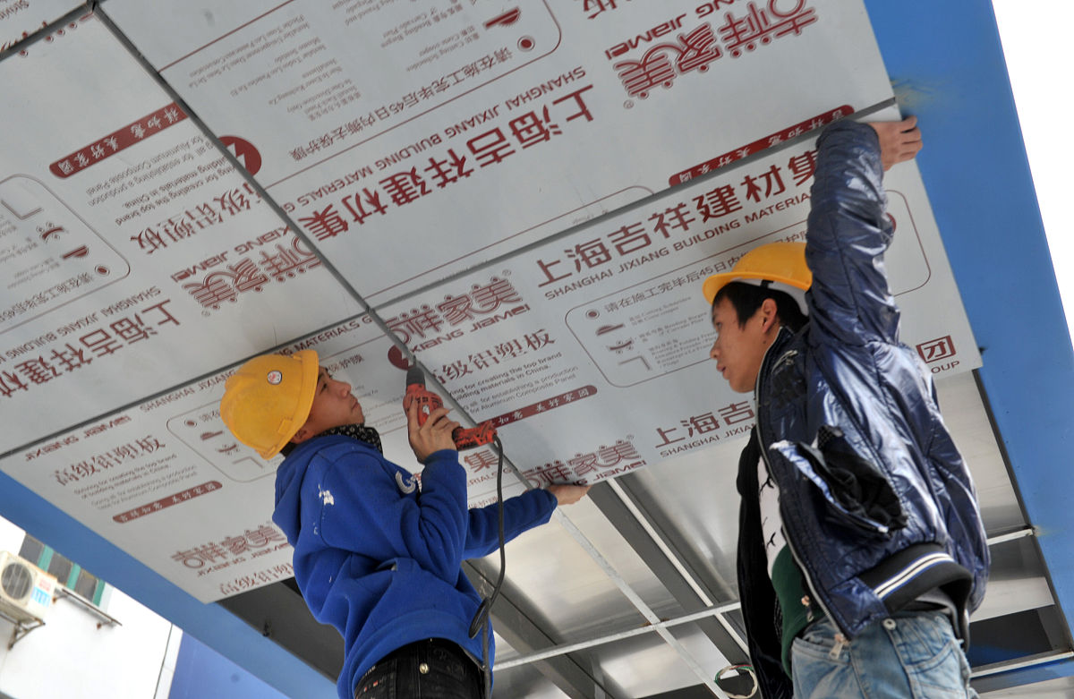 2013年12月30日,广西柳州快速公交(brt)1号线路正式开通.
