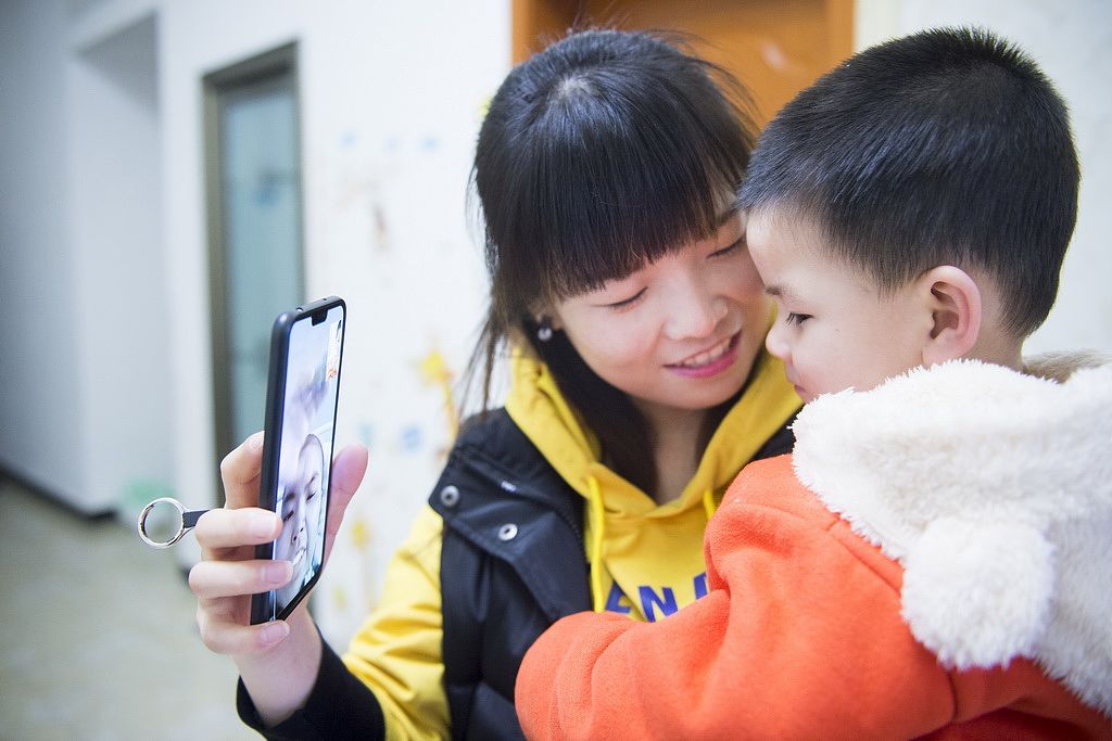 中国古代杖刑打女人屁股诗歌：姐姐打妹妹屁股的残酷与反思