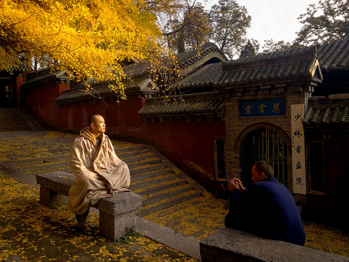 年轻人寺庙游：寻找心灵慰藉还是逃避现实？