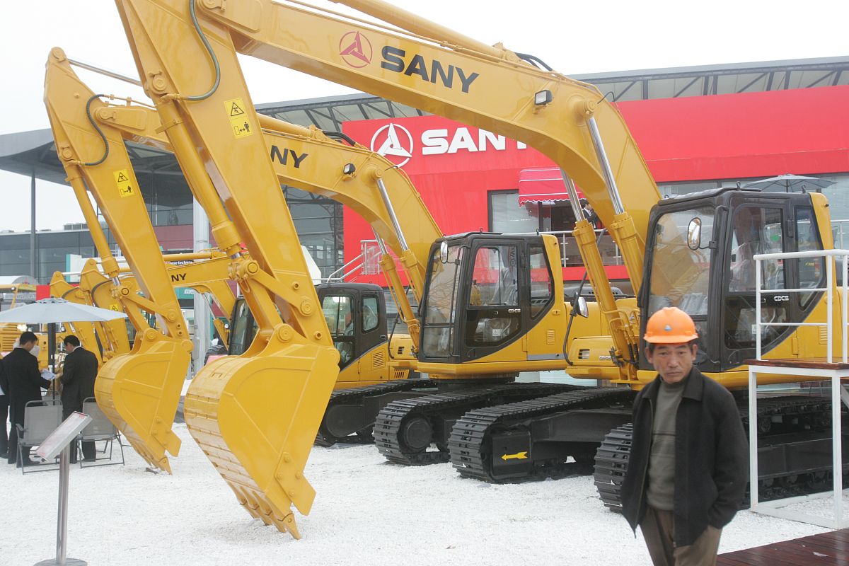 西安挖掘机学校报名费是多少