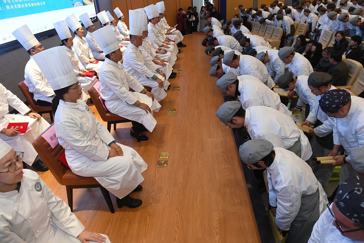 重庆卫校男护士职业发展现状及方向分析