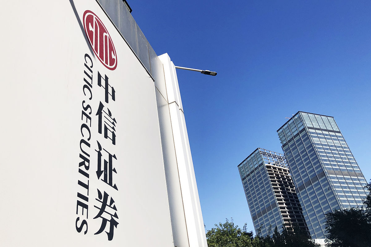 以先是宁波烟草人12年公积金余额91万然后烟草局公告直系三代血脉不得应聘 ！为题目写一篇文章字数1500字